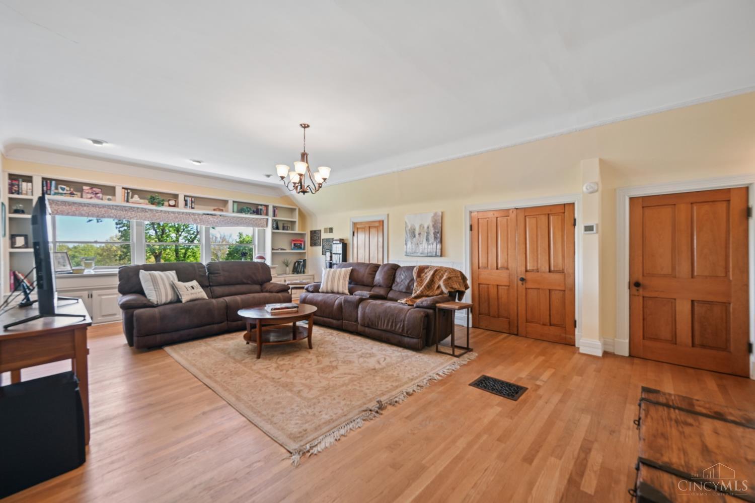 835 Ivy Avenue, Glendale, OH, 45246 — photo 32