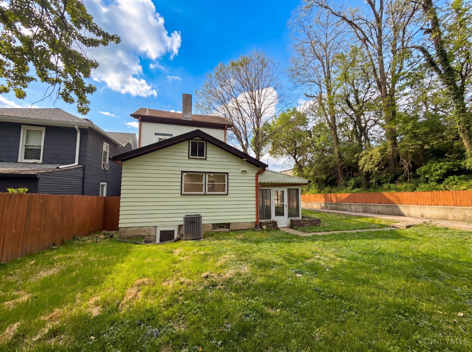 5th image of 233 C St, Hamilton, OH 45013 | MLS# 1876733