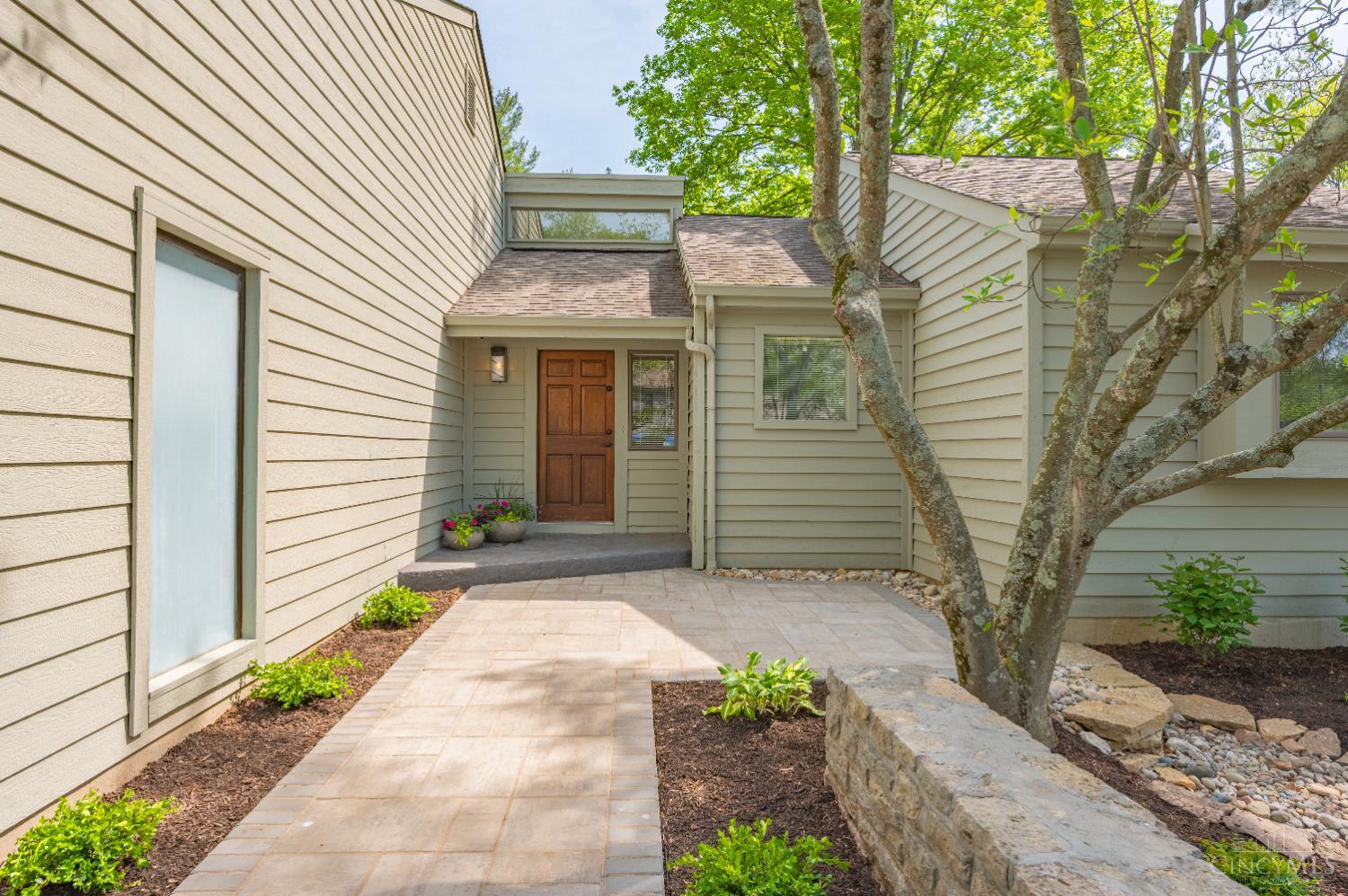 Homes for sale in Blue Ash, OH | 9 Falling Brook Ln, Blue Ash, OH 45241 | MLS# 1876836