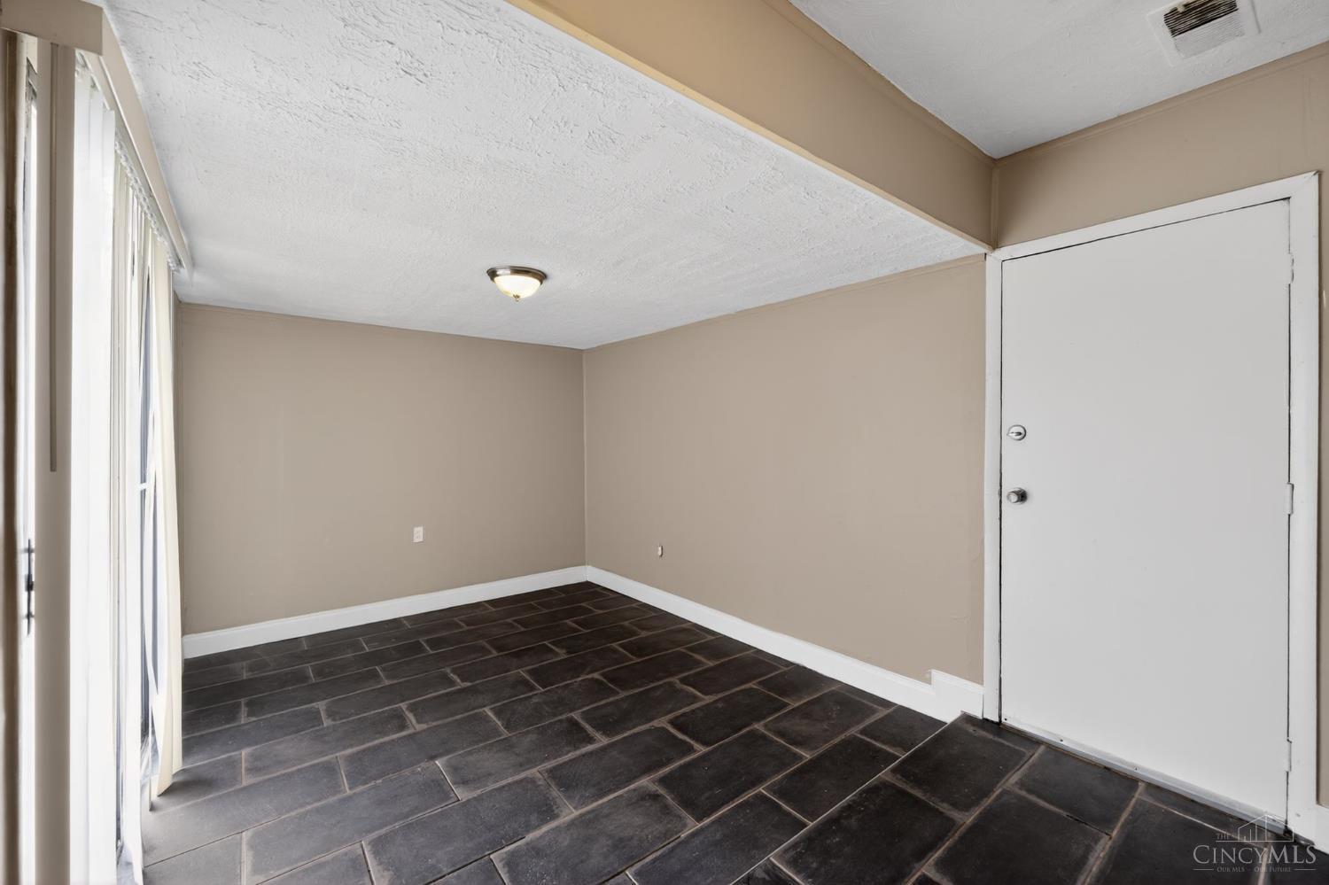 8819 Grenada Drive, Springfield Twp., OH, 45231 — photo 14