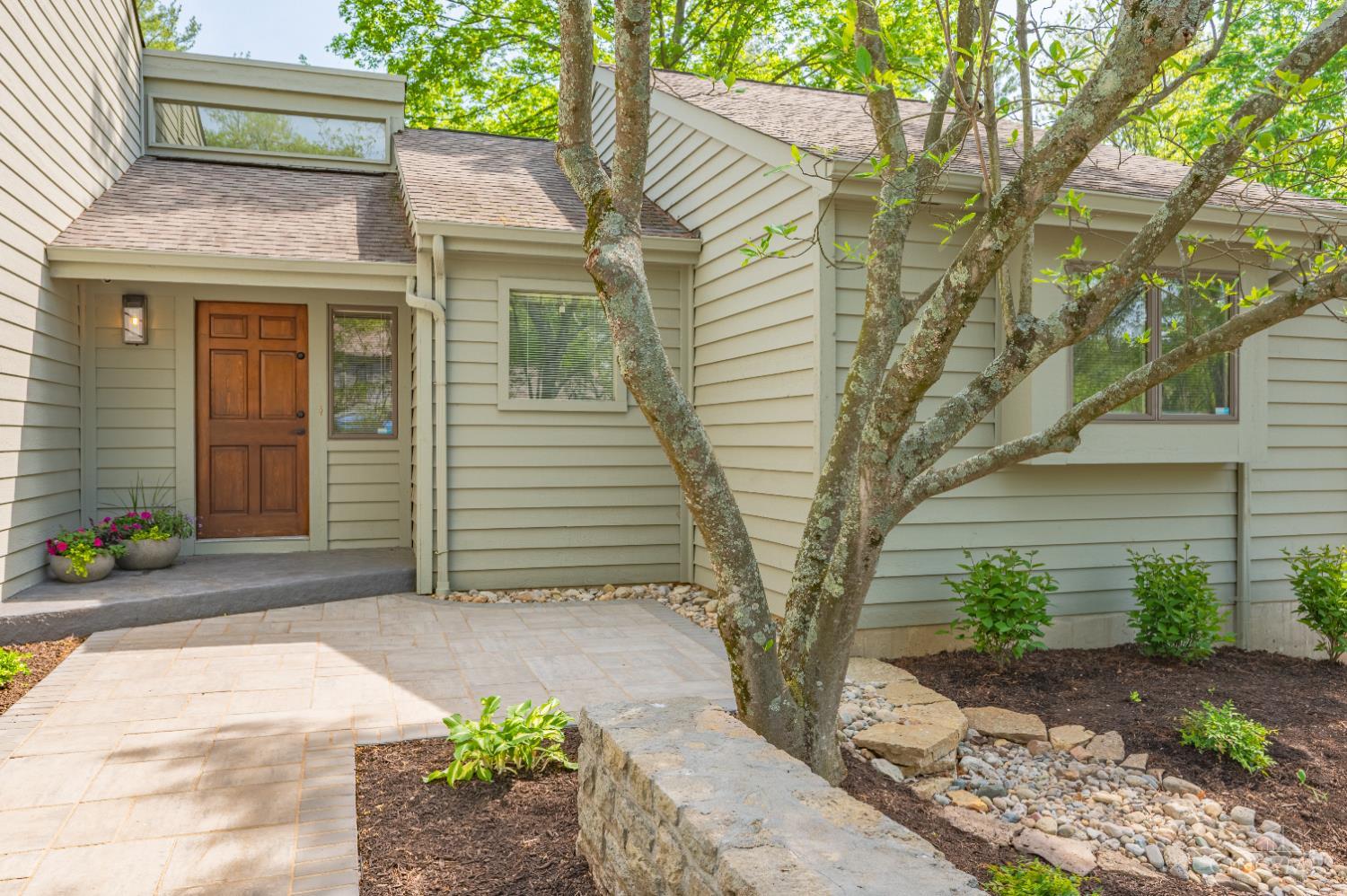 Homes for sale in Blue Ash, OH | 9 Falling Brook Ln, Blue Ash, OH 45241 | MLS# 1876836