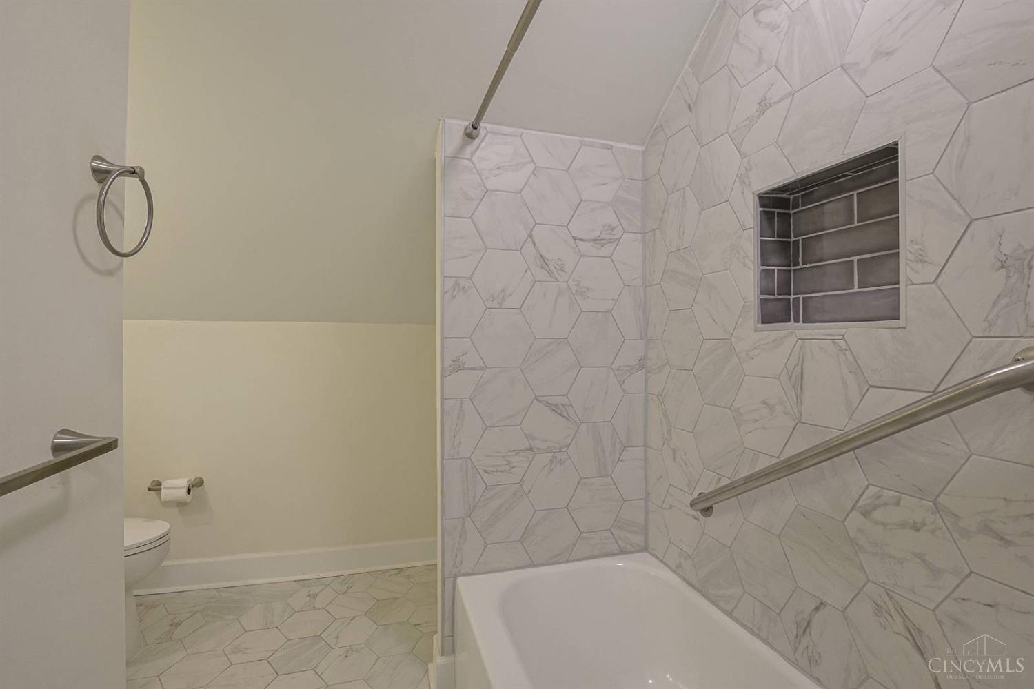2956 Henshaw Avenue, Cincinnati, OH, 45225 — photo 24