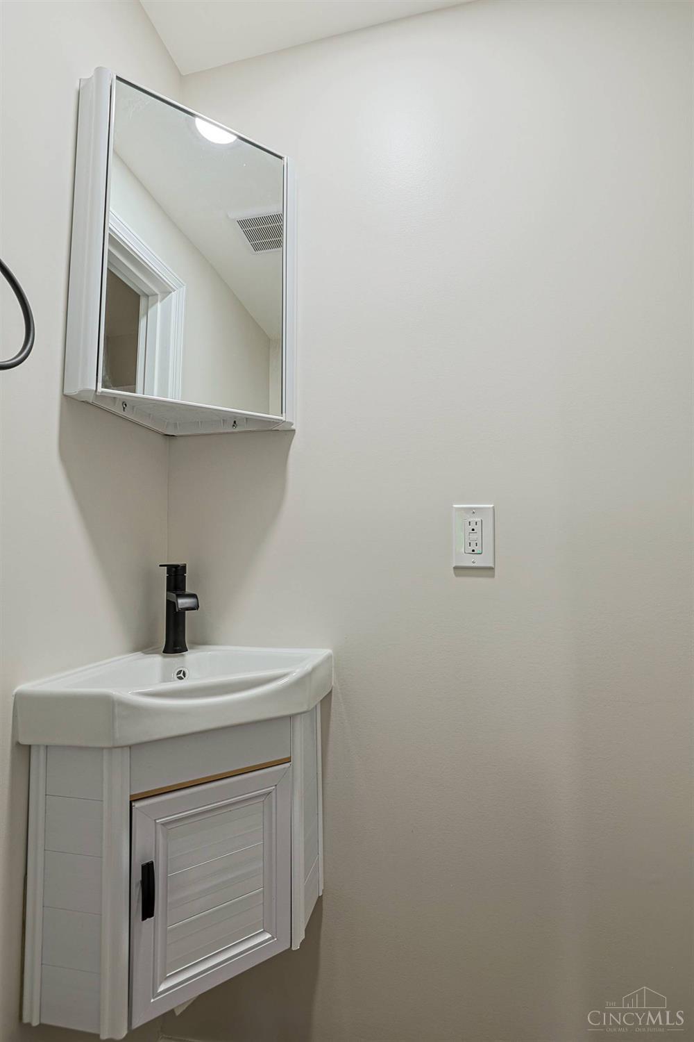 5829 Pandora Avenue, Cincinnati, OH, 45213 — photo 33