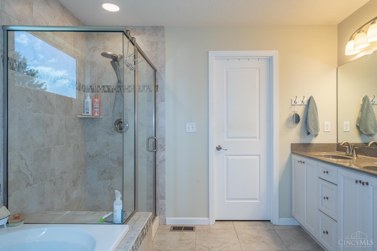 1331 Peregrine Way, Hamilton, OH, 45013 — photo 21