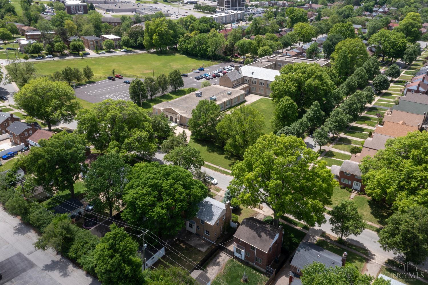 Homes for sale in Cincinnati, OH | 7260 Eastlawn Dr, Cincinnati, OH 45237 | MLS# 1876462