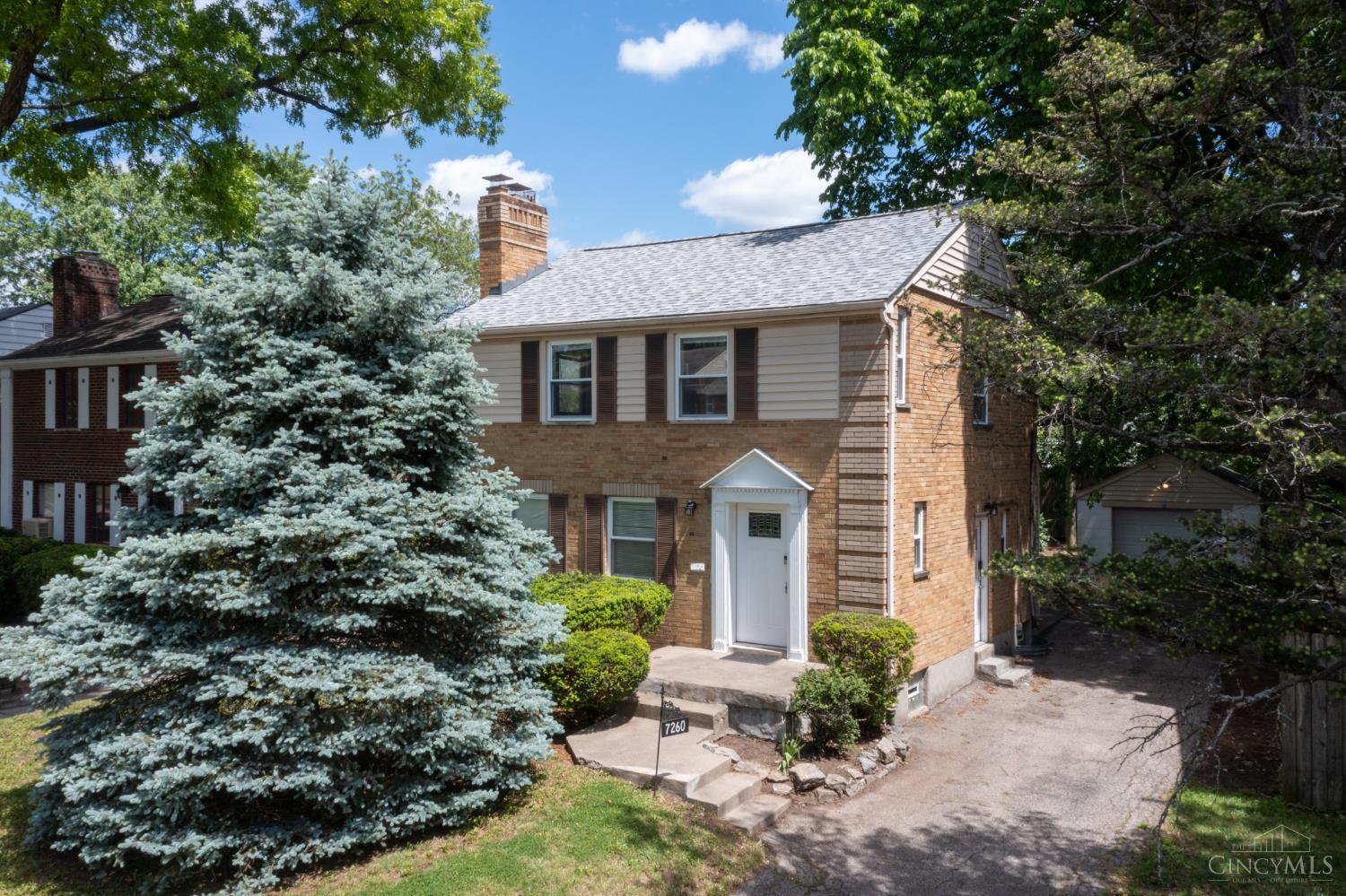 Homes for sale in Cincinnati, OH | 7260 Eastlawn Dr, Cincinnati, OH 45237 | MLS# 1876462