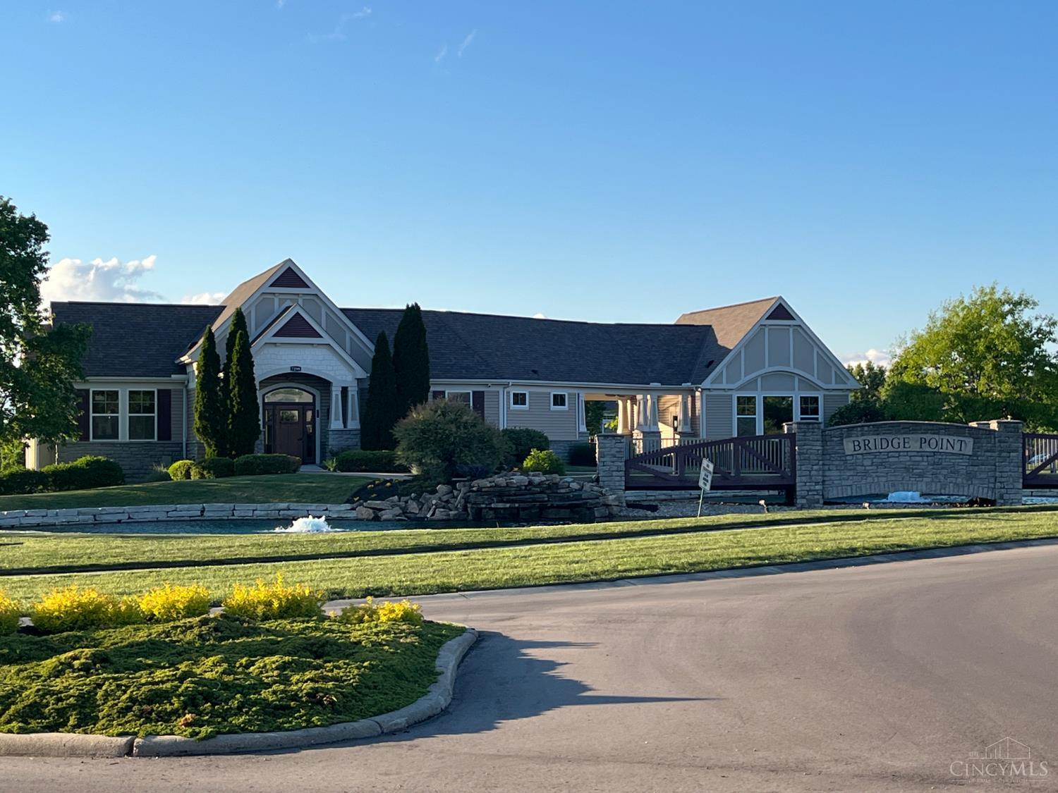 Homes for sale in Green Twp, OH | 7750 Bridge Point Dr, Green Twp, OH 45248 | MLS# 1877644