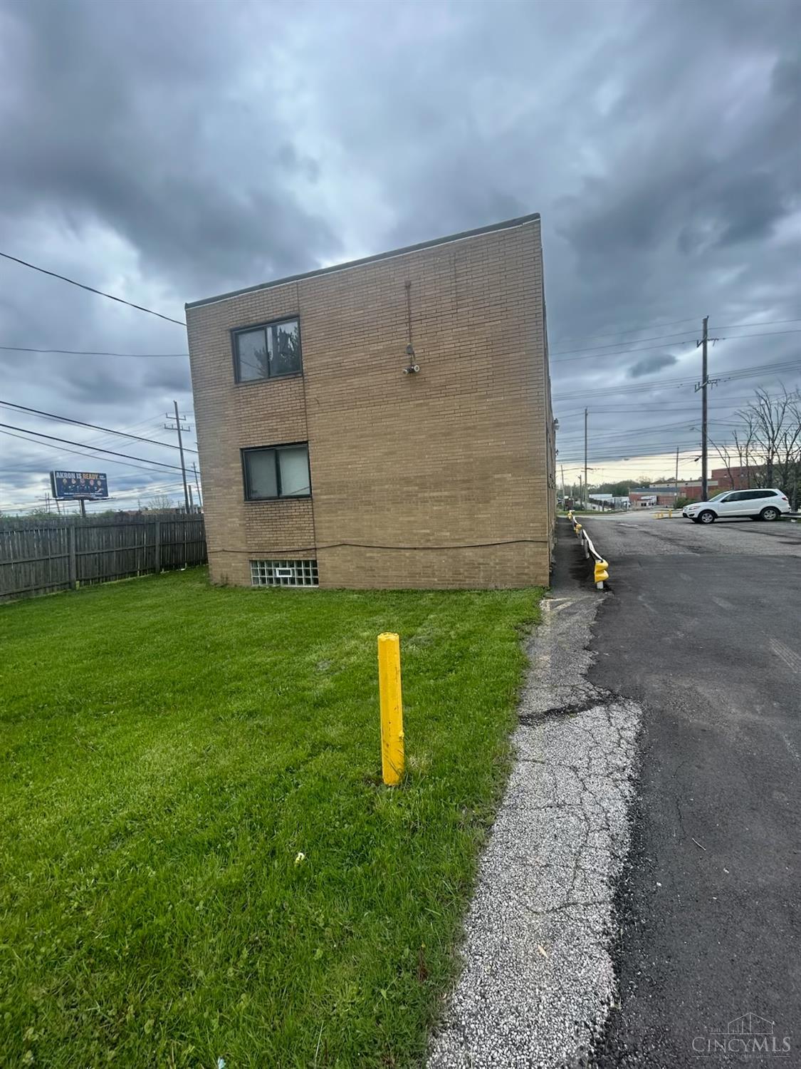 4467 Lee Road, Cleveland, OH, 44128 — photo 4