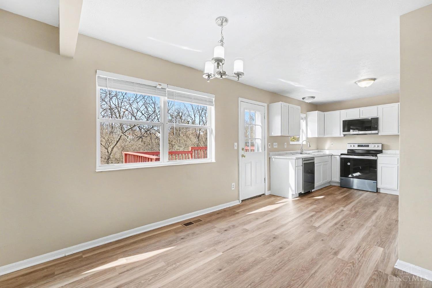 939 Venetian Terrace, Cincinnati, OH, 45224 — photo 13