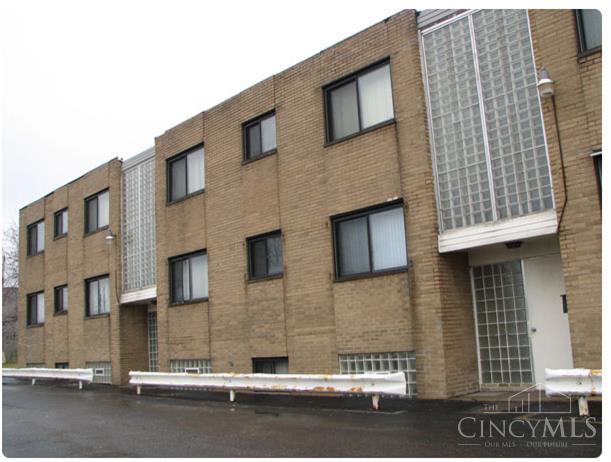 4467 Lee Road, Cleveland, OH, 44128