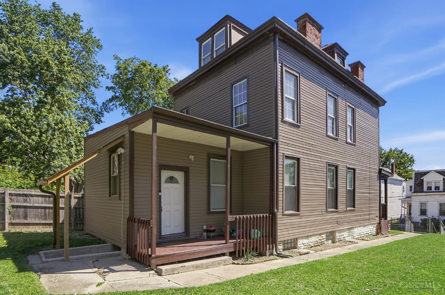 1027 Winfield Avenue, Cincinnati, OH, 45205 — photo 2