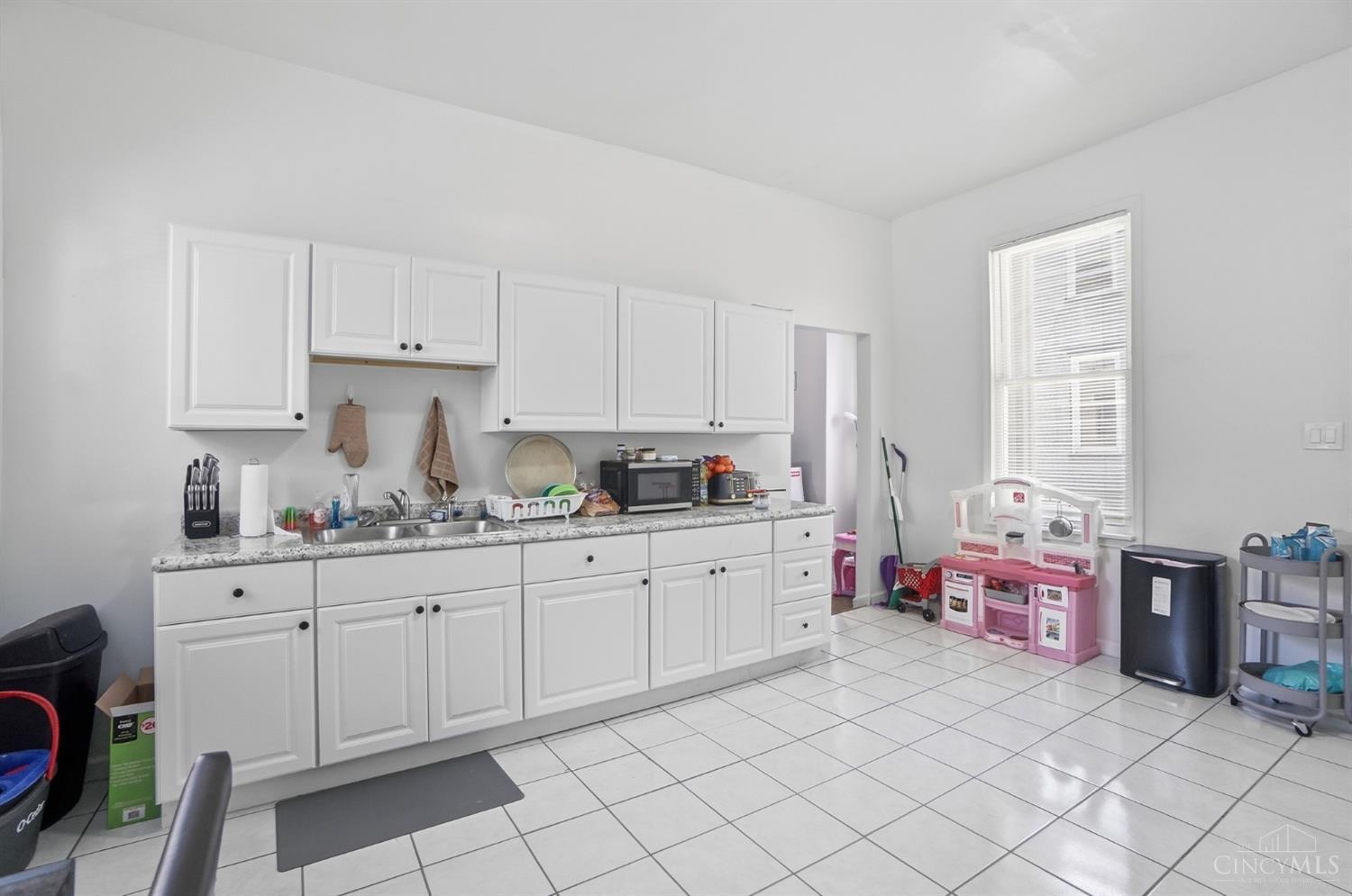1027 Winfield Avenue, Cincinnati, OH, 45205 — photo 14