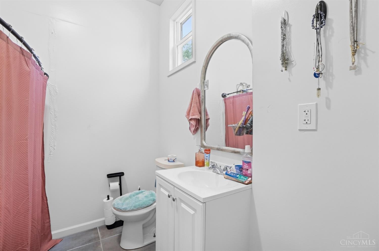 1027 Winfield Avenue, Cincinnati, OH, 45205 — photo 8