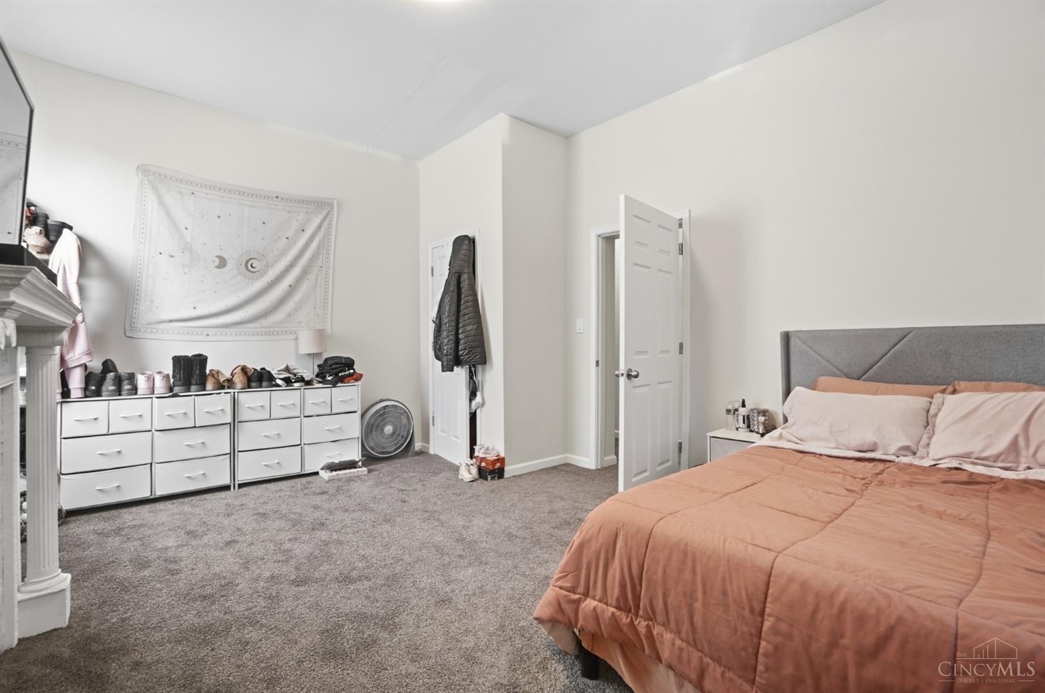 1027 Winfield Avenue, Cincinnati, OH, 45205 — photo 4