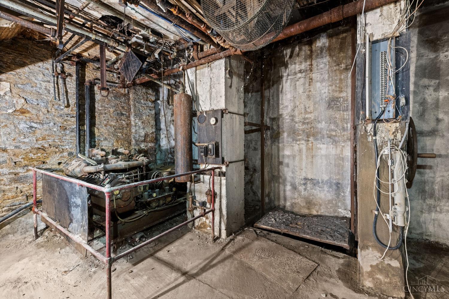 8 Fourth Street, Cincinnati, OH, 45202 — photo 36