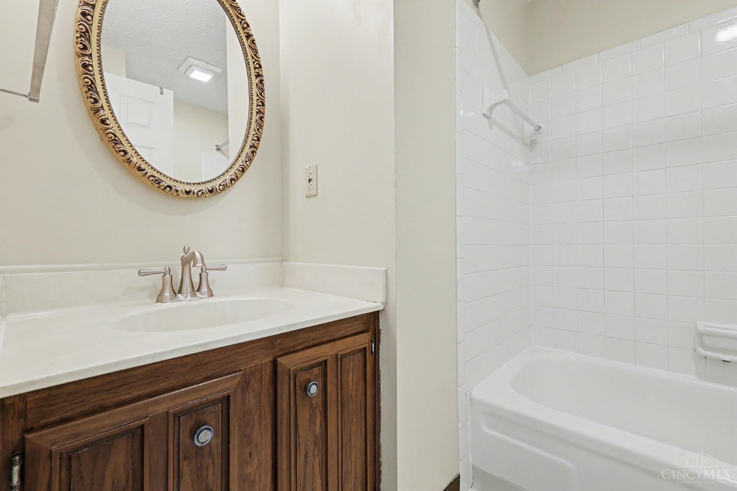 8081 Hetz Drive, Sycamore Twp, OH, 45242 — photo 9