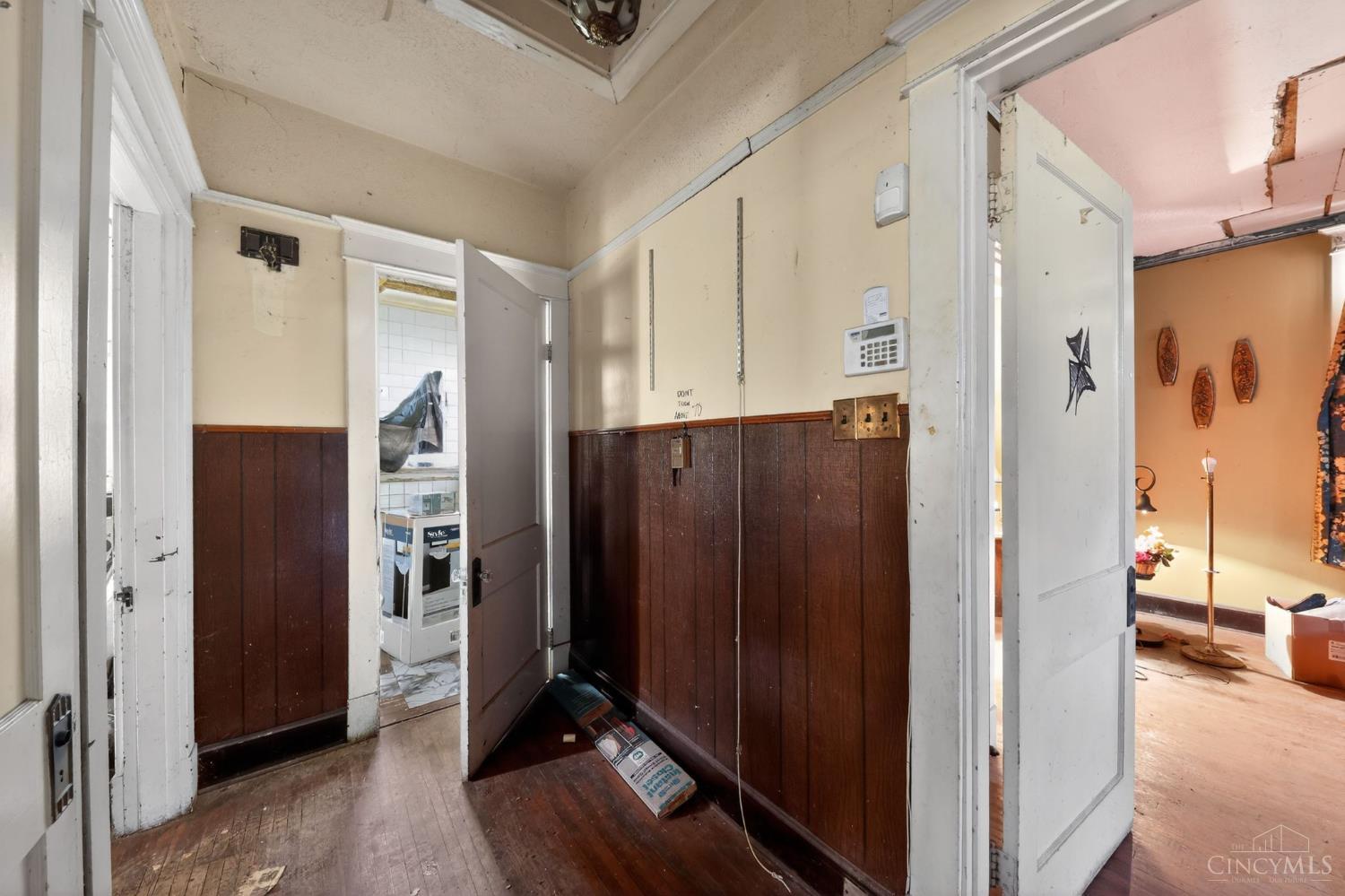 2041 Baltimore Avenue, Cincinnati, OH, 45225 — photo 3