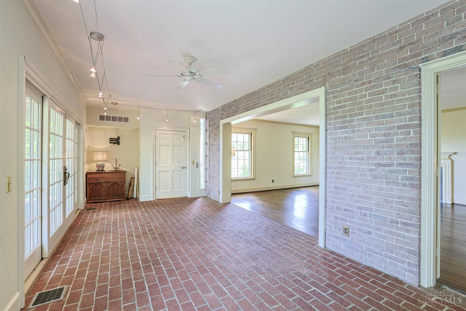 11 Weebetook Lane, Cincinnati, OH, 45208 — photo 17