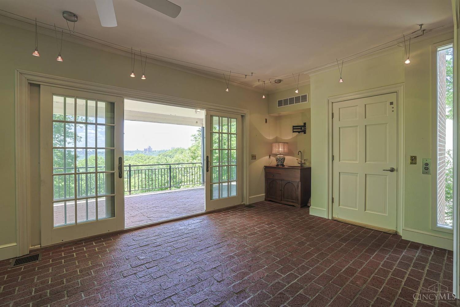 11 Weebetook Lane, Cincinnati, OH, 45208 — photo 19