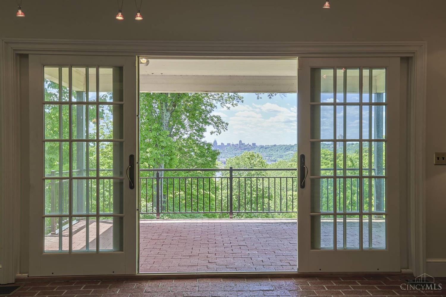 11 Weebetook Lane, Cincinnati, OH, 45208 — photo 20