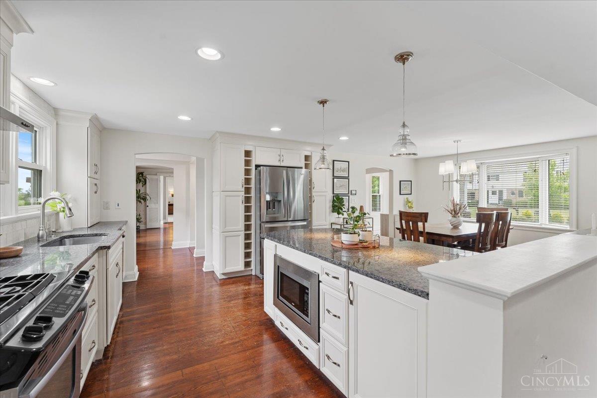 338 Compton Hills Drive, Wyoming, OH, 45215 — photo 11