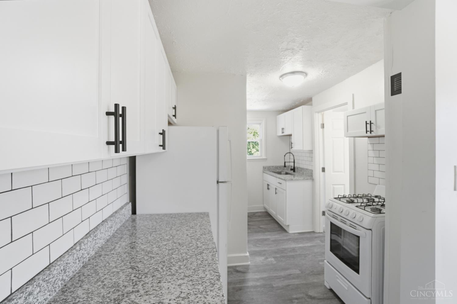 4569 Edgewood Avenue, Cincinnati, OH, 45232 — photo 17