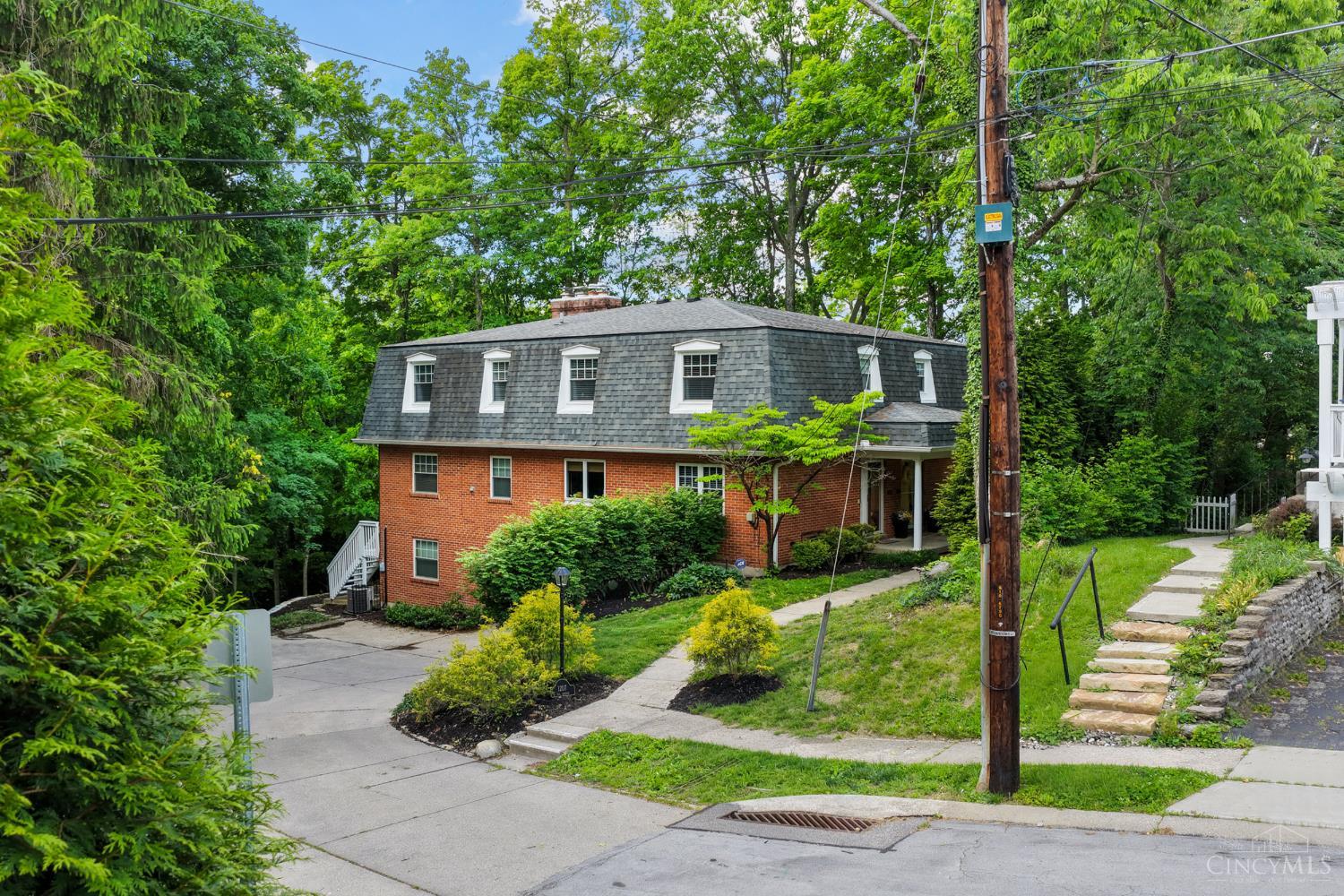 Homes for sale in Cincinnati, OH | 1207 Isis Ave #B, Cincinnati, OH 45208 | MLS# 1877878
