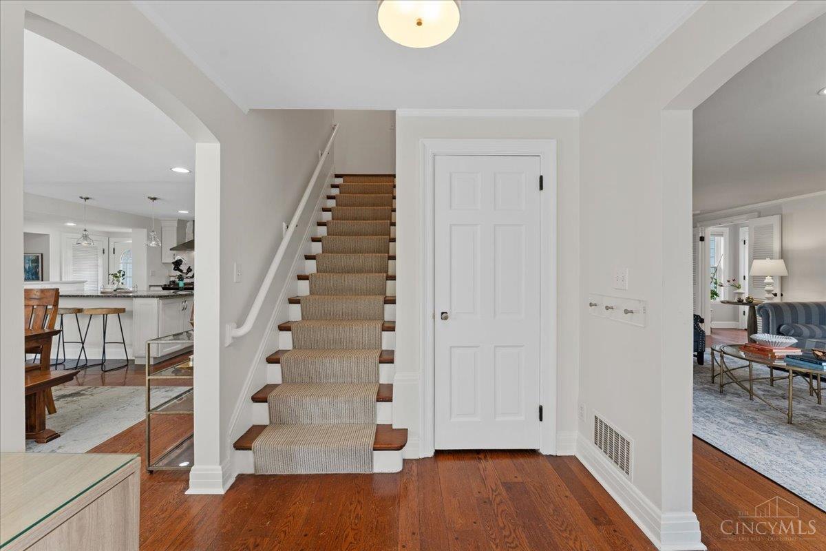 338 Compton Hills Drive, Wyoming, OH, 45215 — photo 7