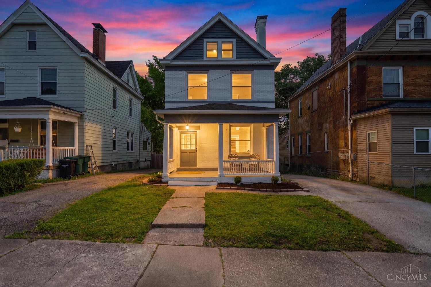 Homes for sale in Cincinnati, OH | 2028 Burnet Ave, Cincinnati, OH 45219 | MLS# 1879583
