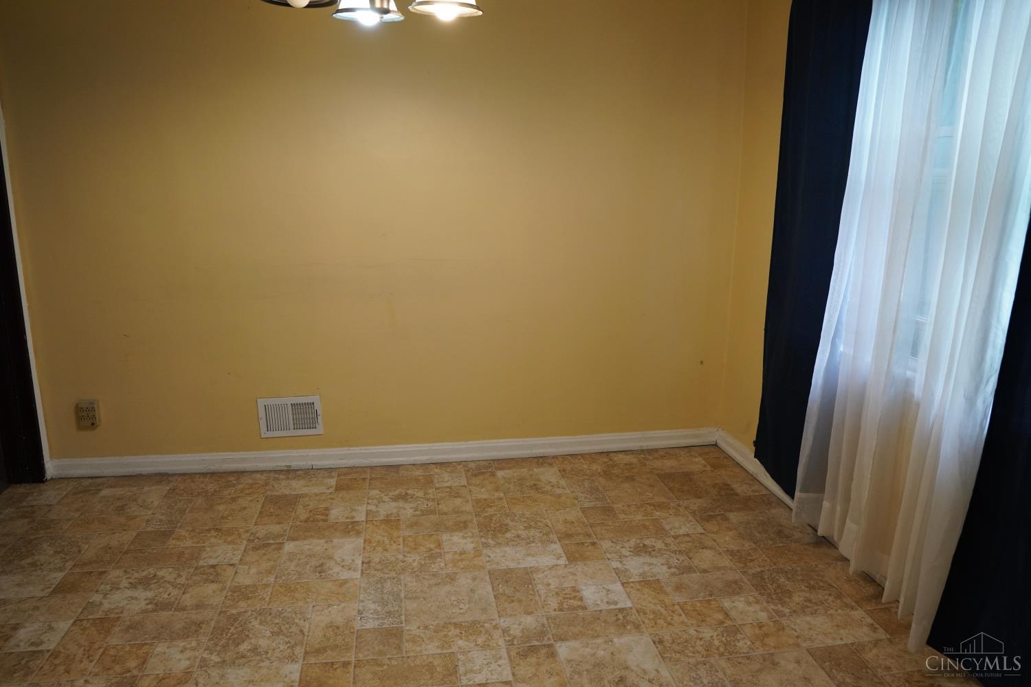 2345 Losantiville Avenue, Golf Manor, OH, 45237 — photo 8