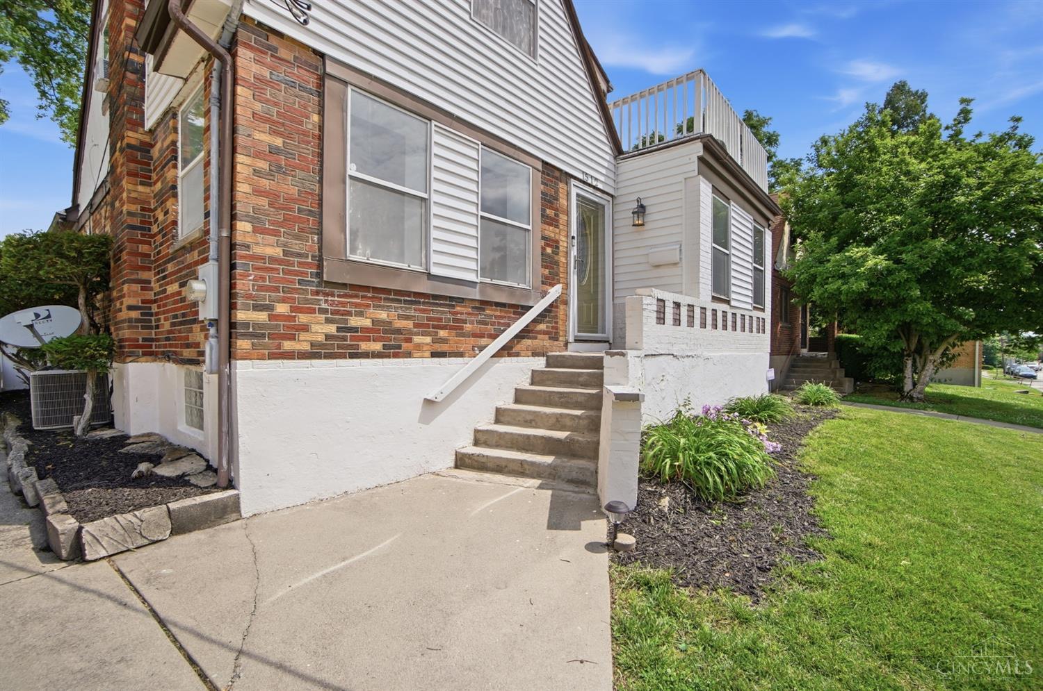 Homes for sale in Cincinnati, OH | 1512 Miramar Ct, Cincinnati, OH 45237 | MLS# 1879839