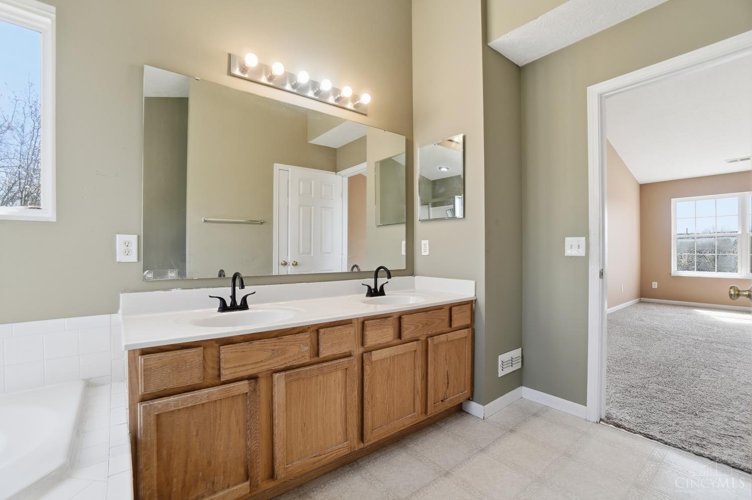 5795 Furlong Way, Liberty Twp, OH, 45011 — photo 33
