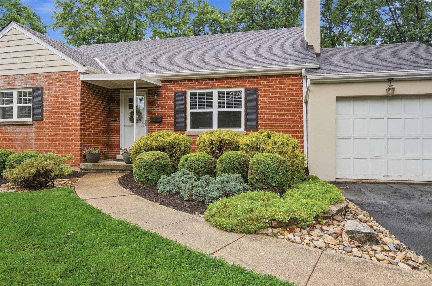 Homes for sale in Cincinnati, OH | 1415 Burney Ln, Cincinnati, OH 45230 | MLS# 1878008