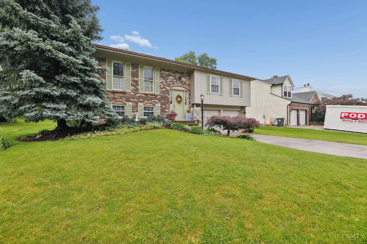 Homes for sale in Cincinnati, OH | 220 Assisiview Ct, Cincinnati, OH 45238 | MLS# 1879988