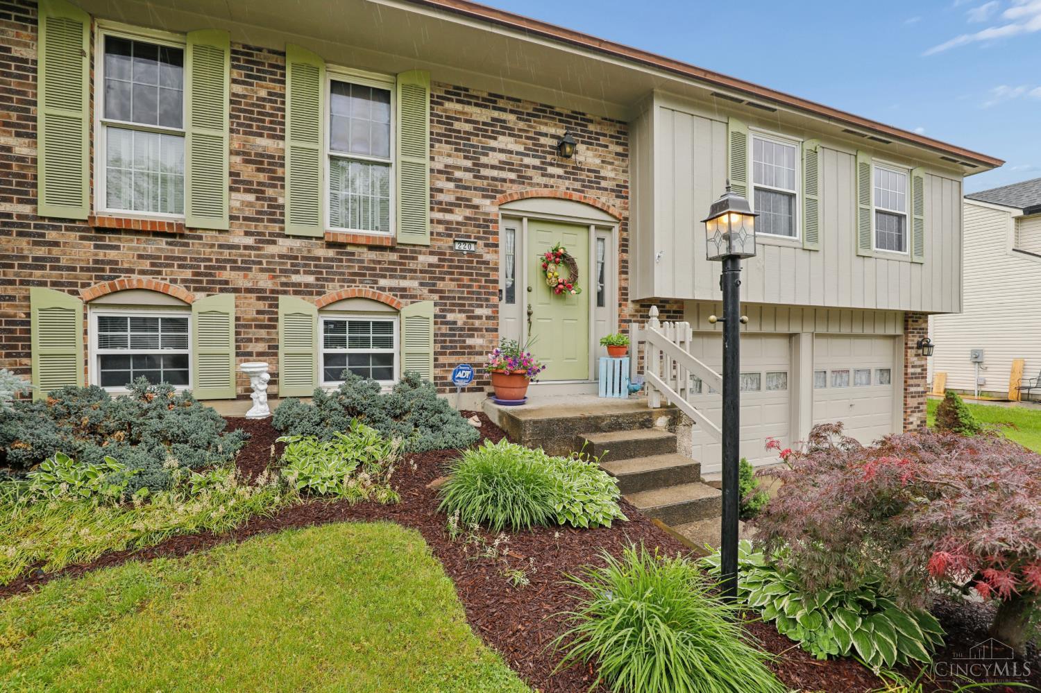 Homes for sale in Cincinnati, OH | 220 Assisiview Ct, Cincinnati, OH 45238 | MLS# 1879988