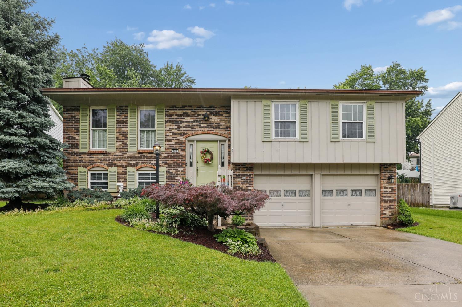 Homes for sale in Cincinnati, OH | 220 Assisiview Ct, Cincinnati, OH 45238 | MLS# 1879988