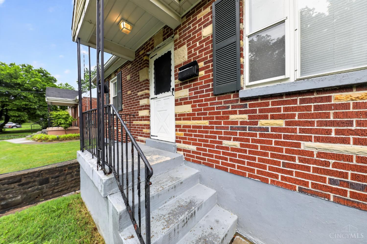 218 Ridgeway Road, Cincinnati, OH, 45216 — photo 2