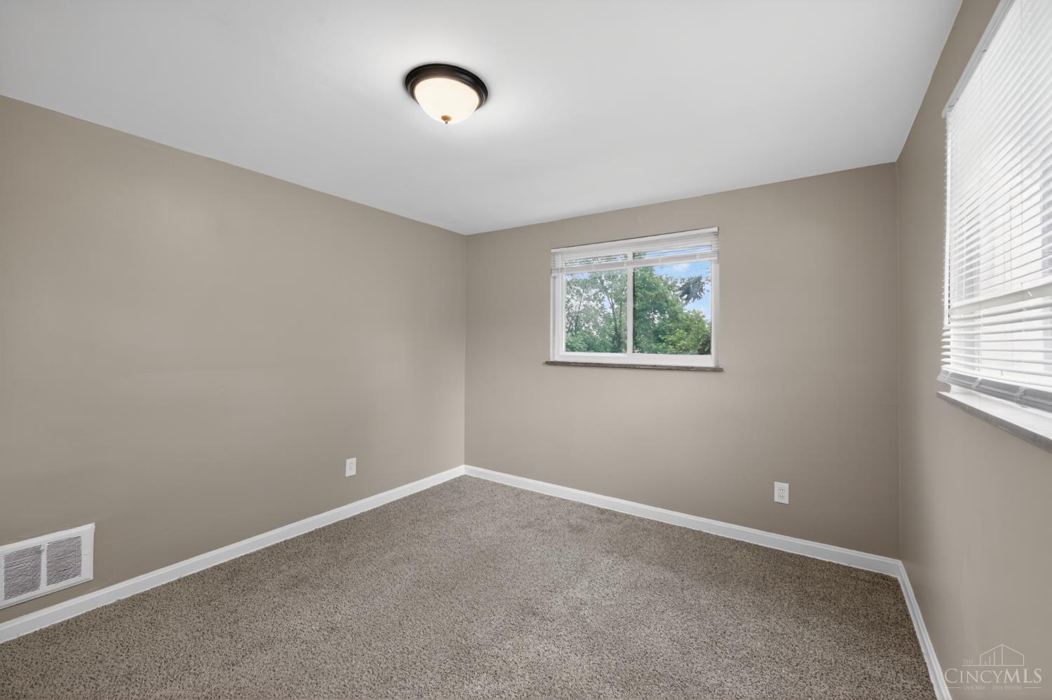 6331 Stover Avenue, Golf Manor, OH, 45251 — photo 5