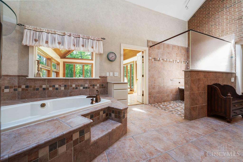 7883 Chestershire Drive, West Chester, OH, 45241 — photo 17