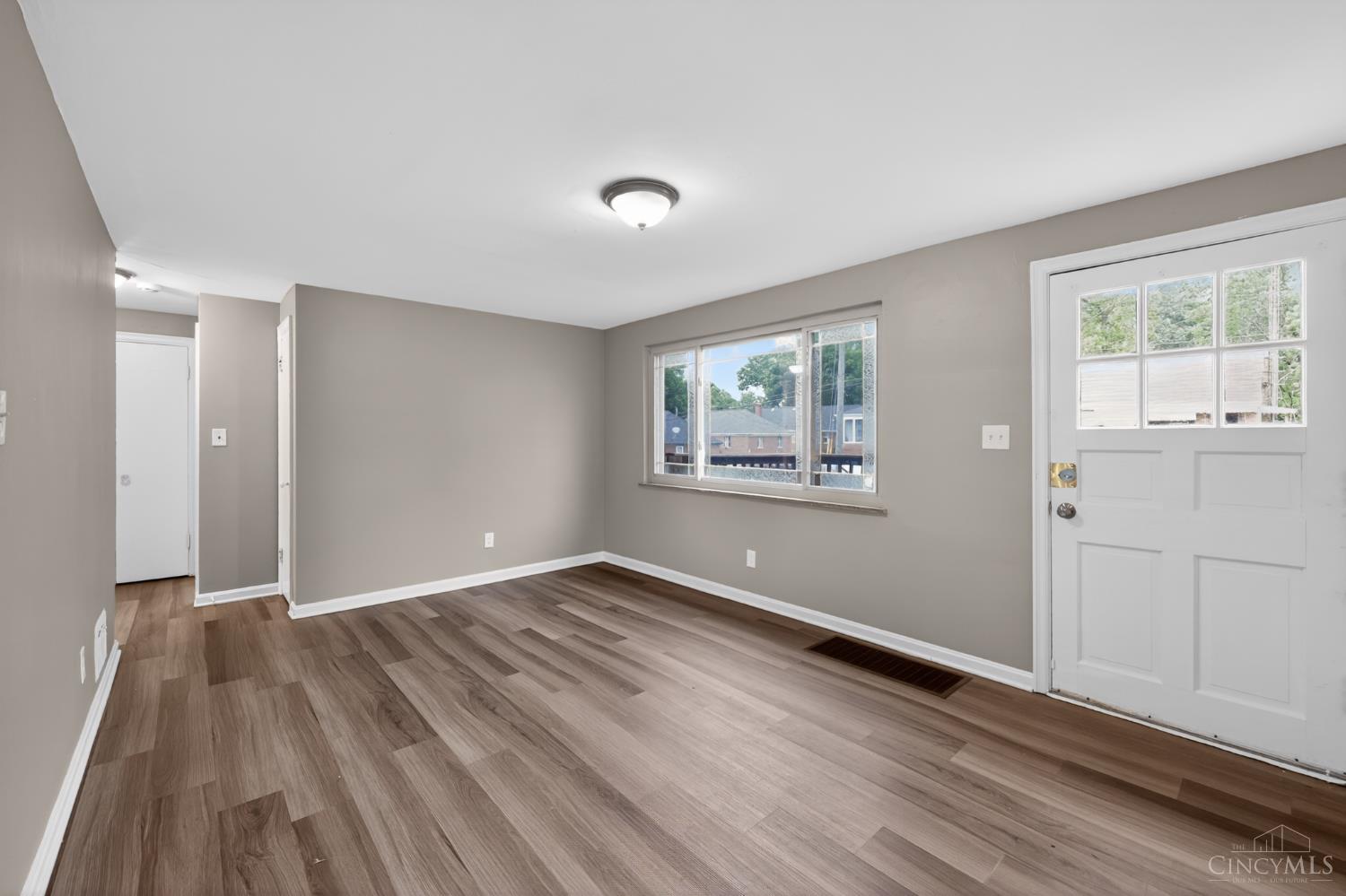 6331 Stover Avenue, Golf Manor, OH, 45251 — photo 4