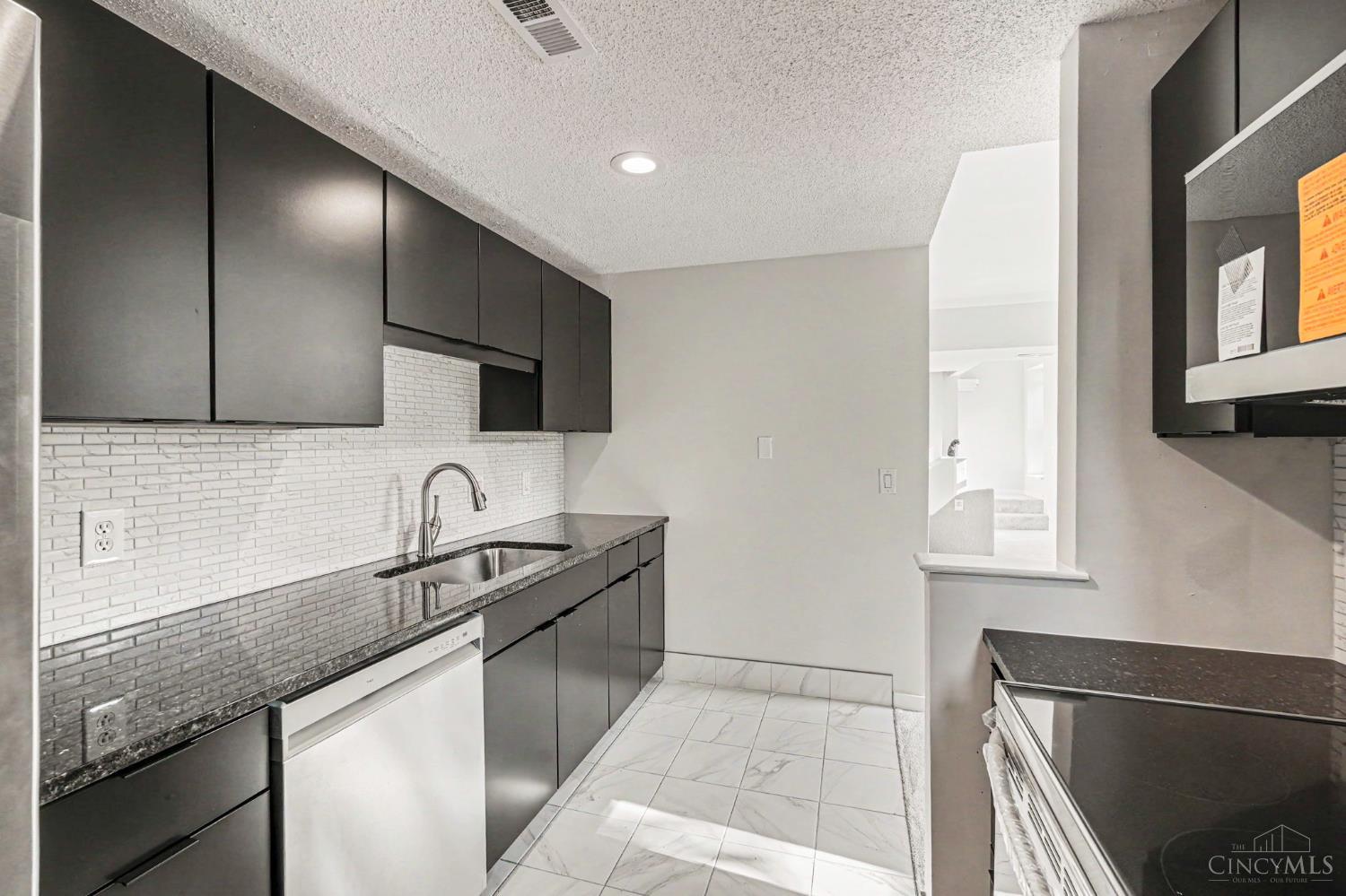 427 Hopkins Street #9, Cincinnati, OH, 45203 — photo 13