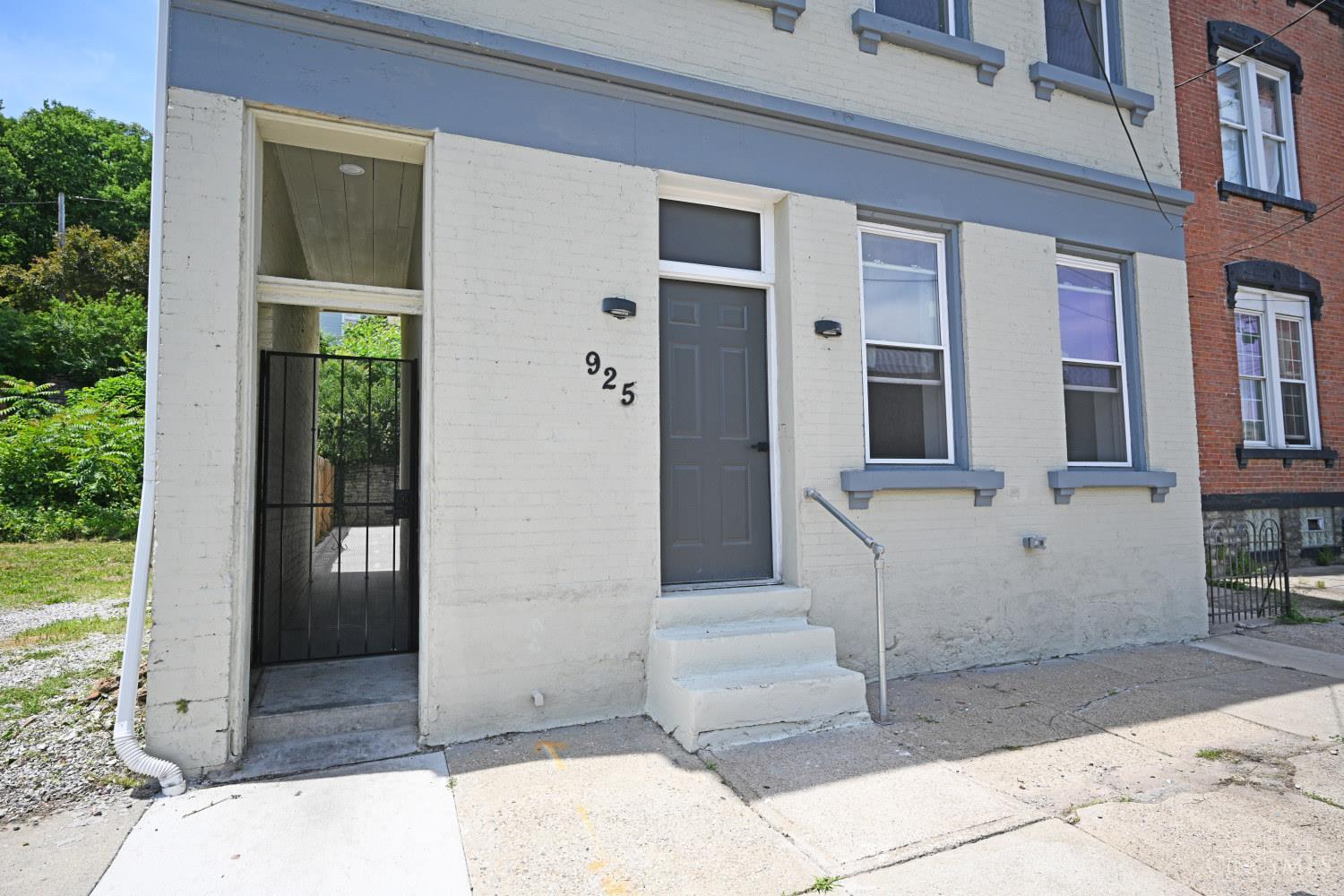 Homes for sale in Cincinnati, OH | 925 State Ave, Cincinnati, OH 45204 | MLS# 1882072