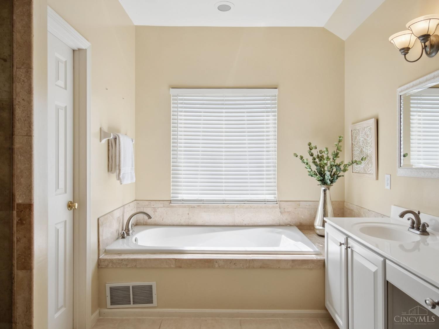 7879 Yellowwood Drive, Mason, OH, 45040 — photo 19