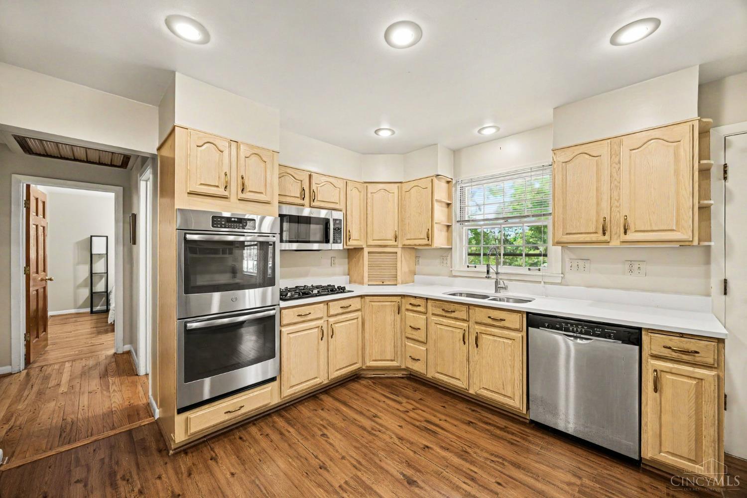 1034 Clifton Hills Avenue, Cincinnati, OH, 45220 — photo 8