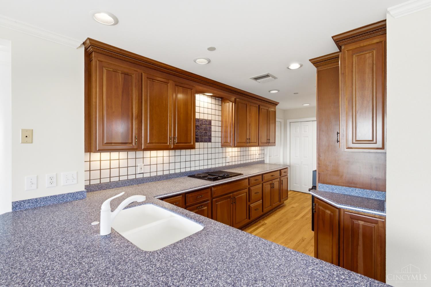 3435 Golden Avenue #901, Cincinnati, OH, 45226 — photo 8