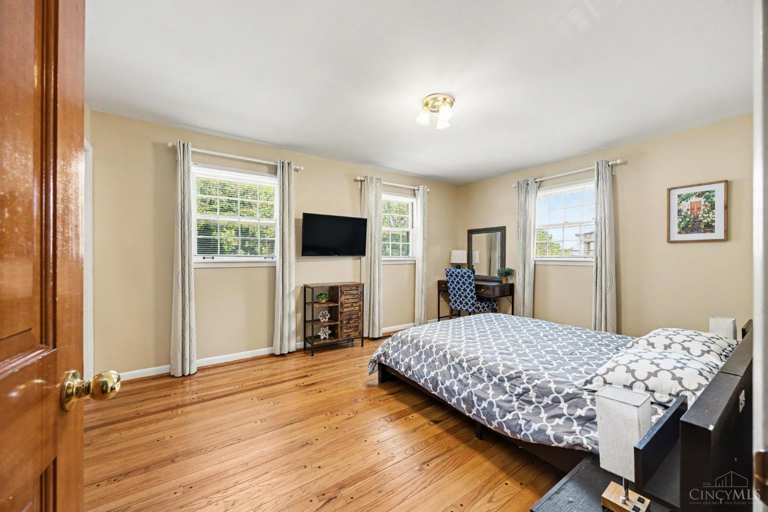 1034 Clifton Hills Avenue, Cincinnati, OH, 45220 — photo 11