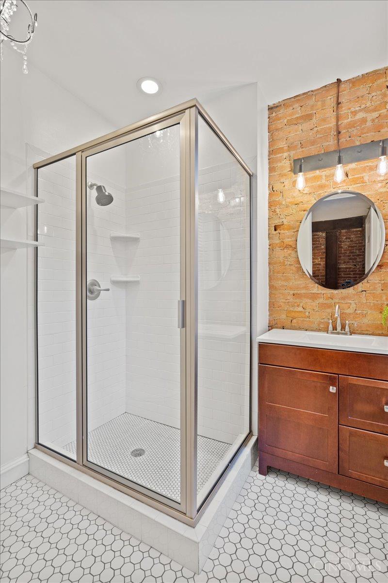 1302 Main Street, Cincinnati, OH, 45202 — photo 37