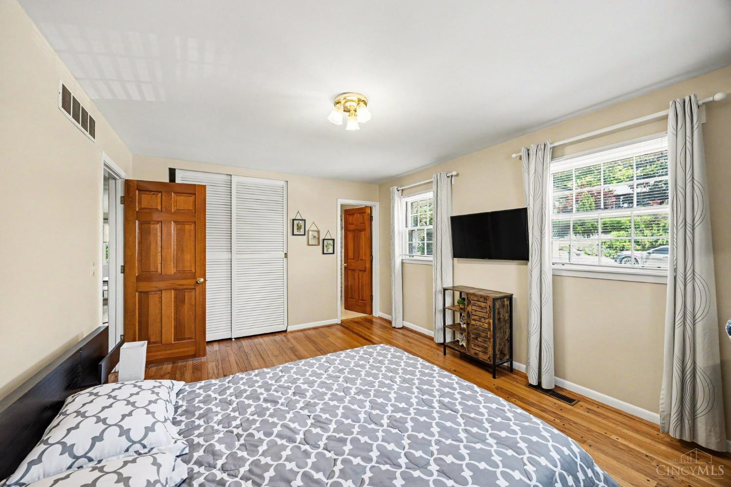 1034 Clifton Hills Avenue, Cincinnati, OH, 45220 — photo 13