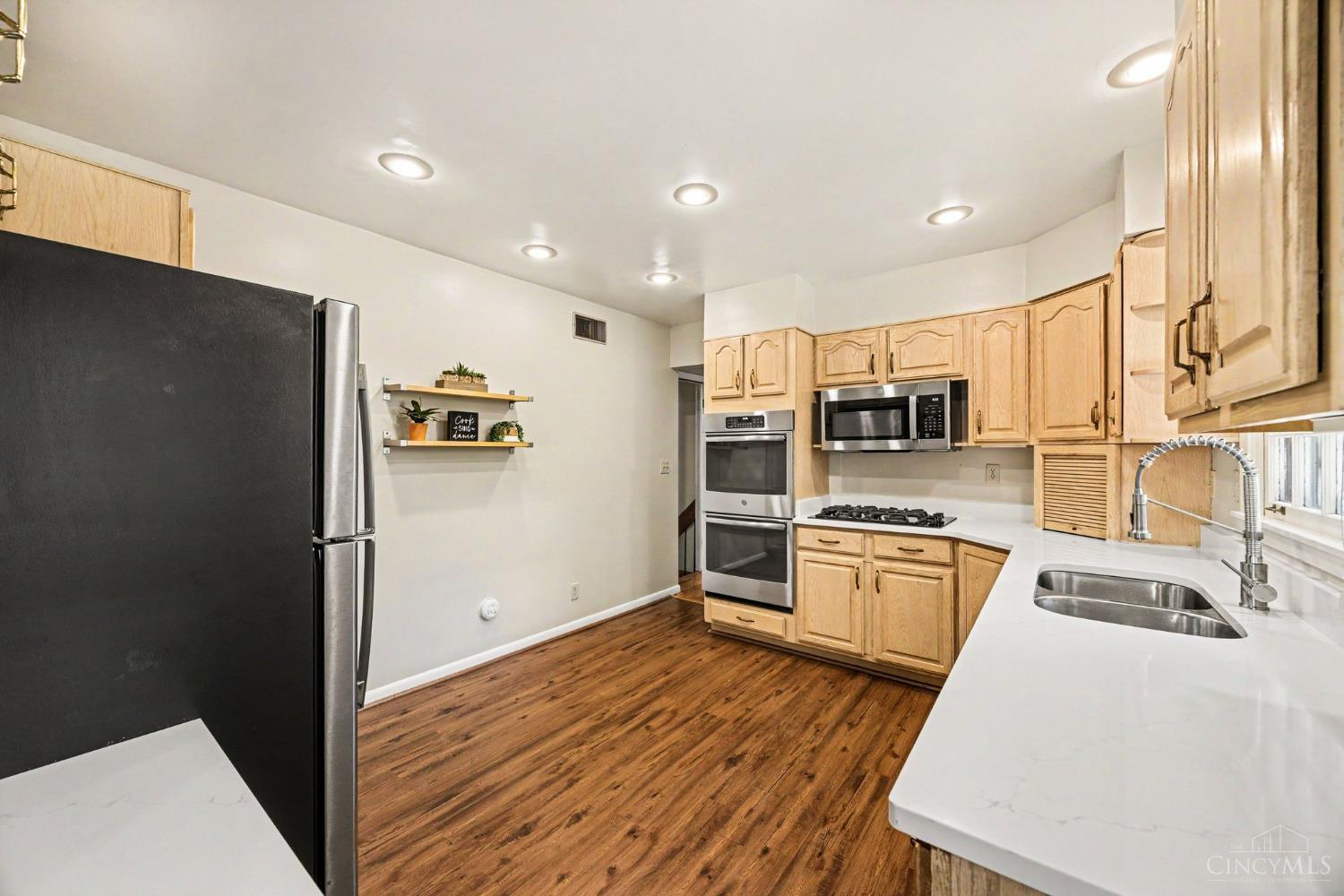 1034 Clifton Hills Avenue, Cincinnati, OH, 45220 — photo 7