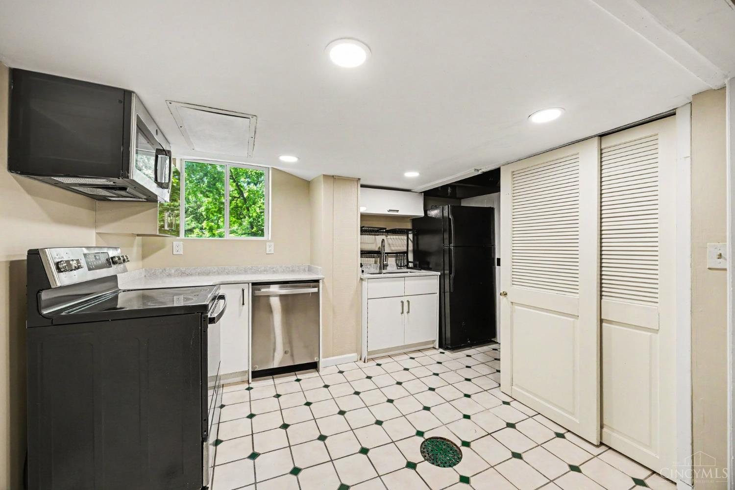 1034 Clifton Hills Avenue, Cincinnati, OH, 45220 — photo 25